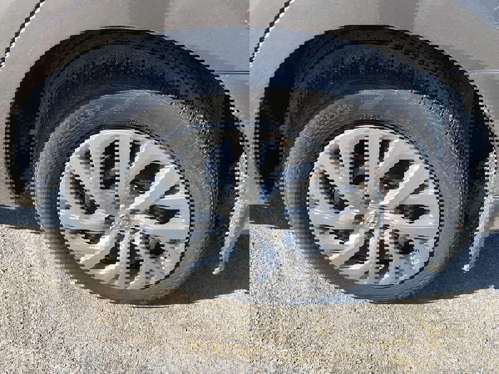 Used 2017 Toyota Corolla LE w/ Carpet Mat Package (TMS) FWD image 25