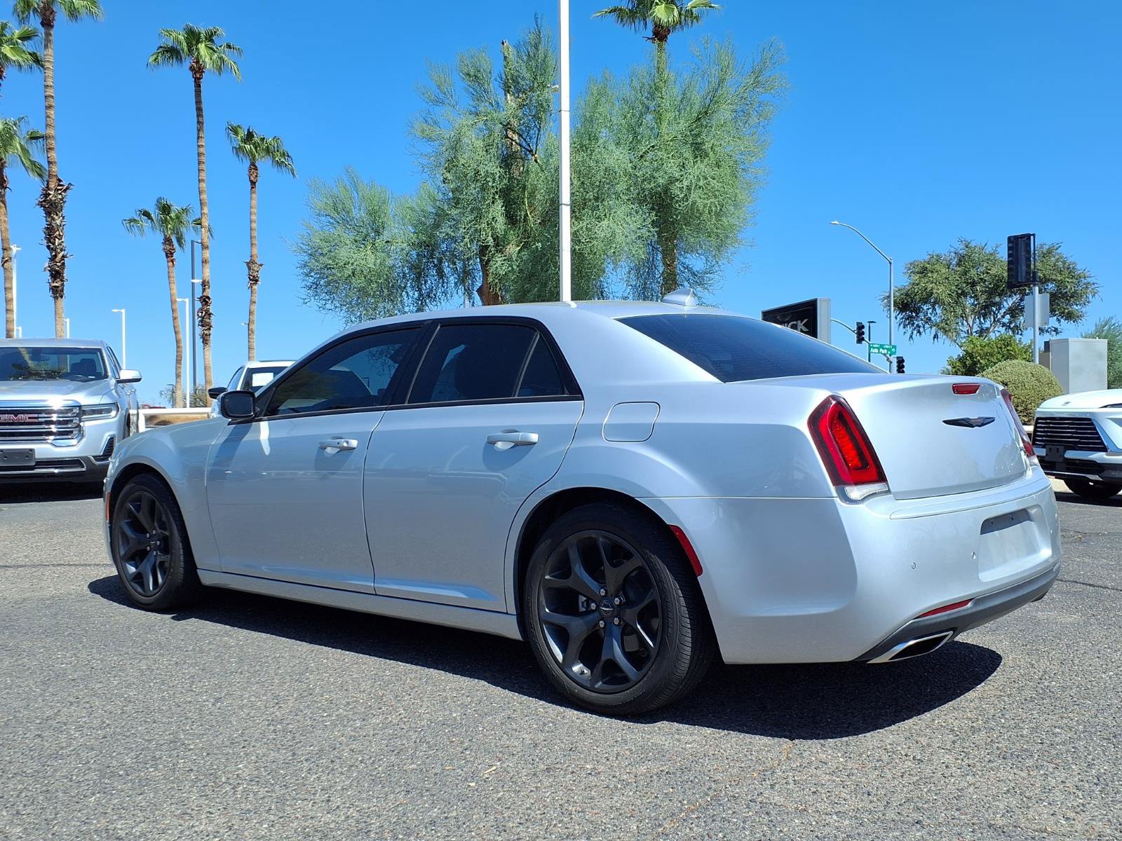 Used 2023 Chrysler 300 S w/ Comfort Group RWD image 8