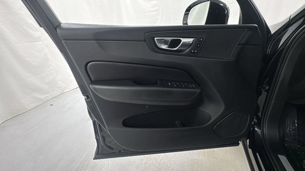 Used 2023 Volvo XC60 B5 Plus w/ Climate Package image 19