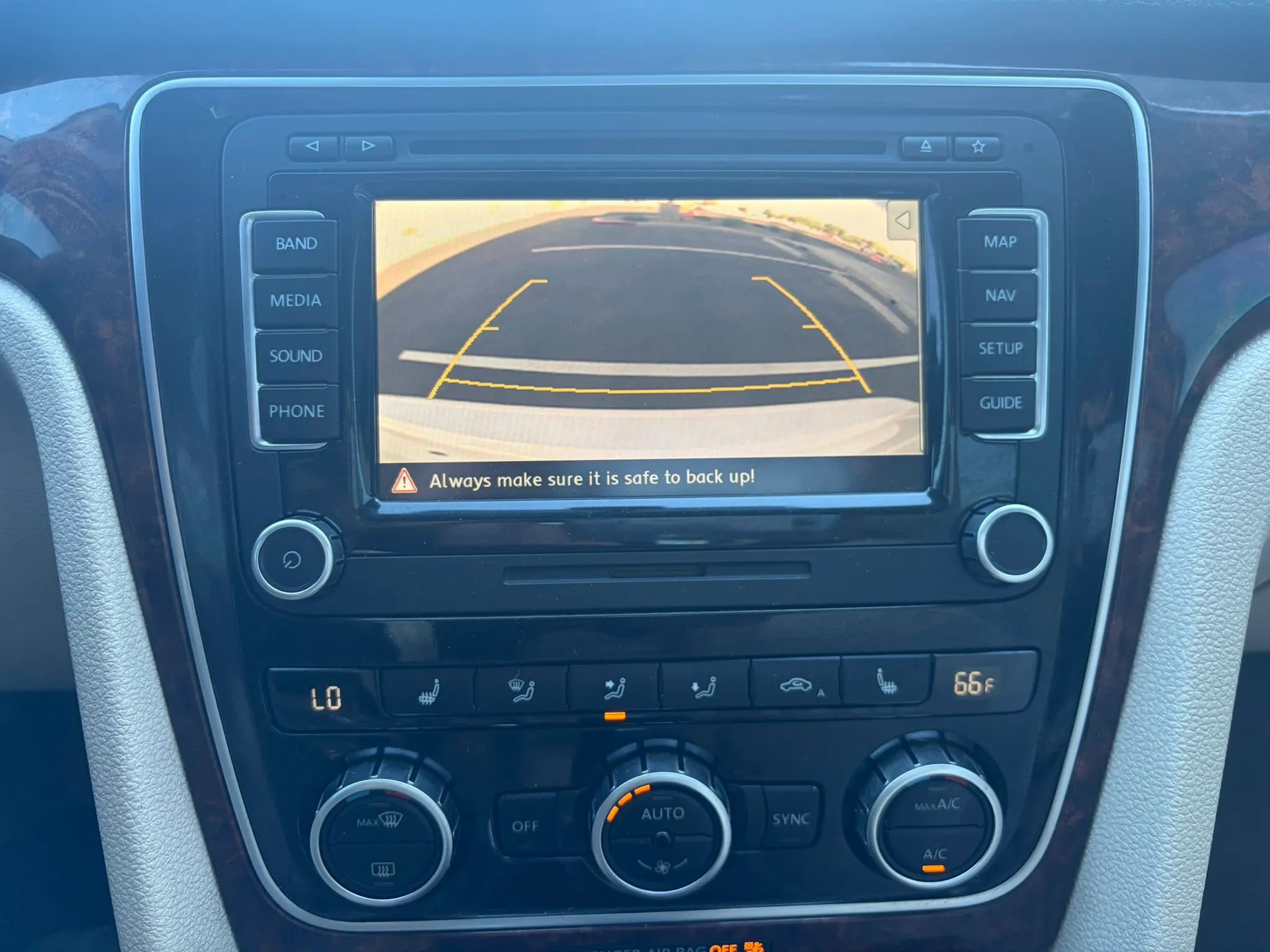 Used 2013 Volkswagen Passat TDI SEL Premium image 16