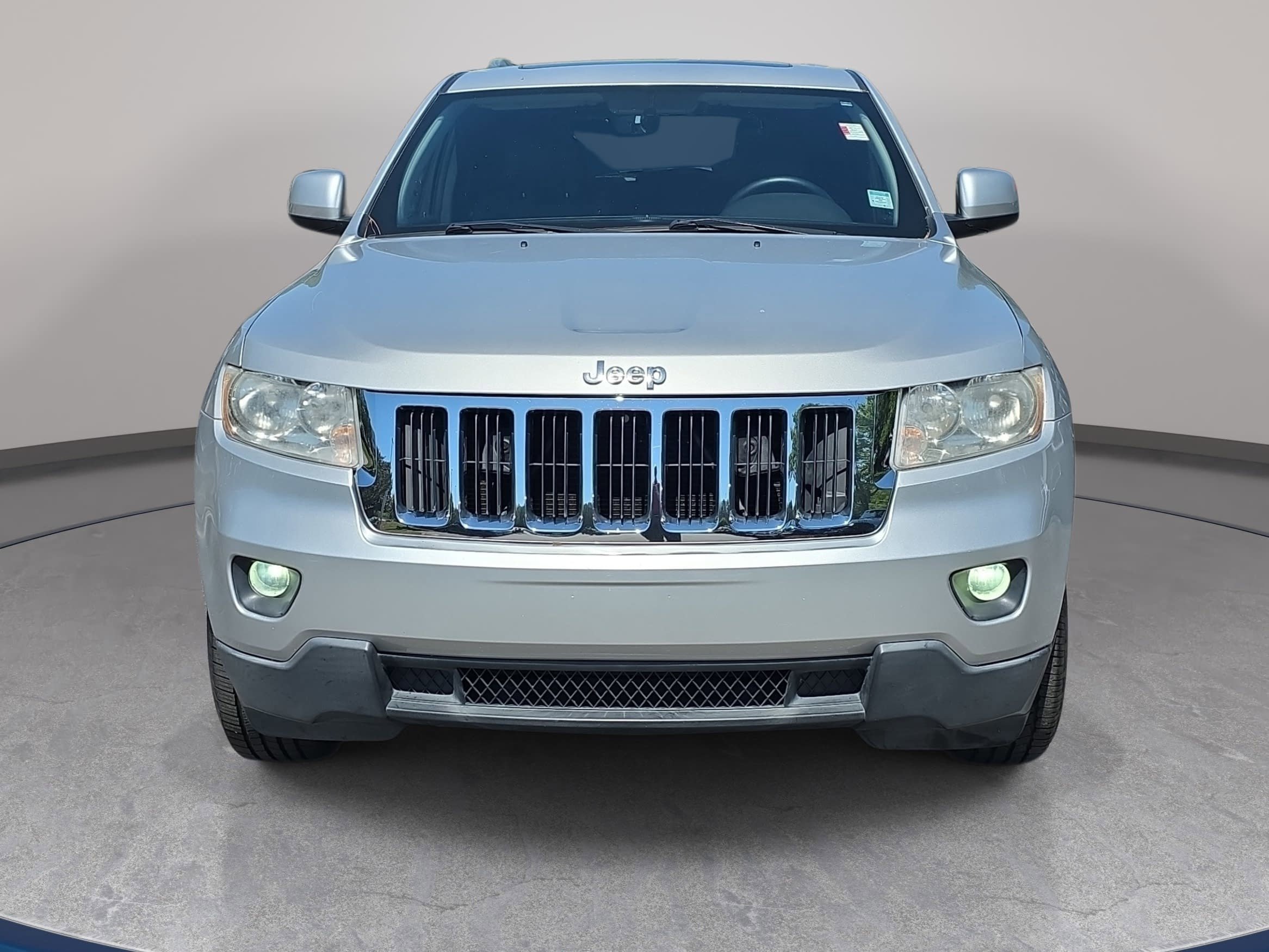 Used 2012 Jeep Grand Cherokee Laredo AWD/4WD image 2