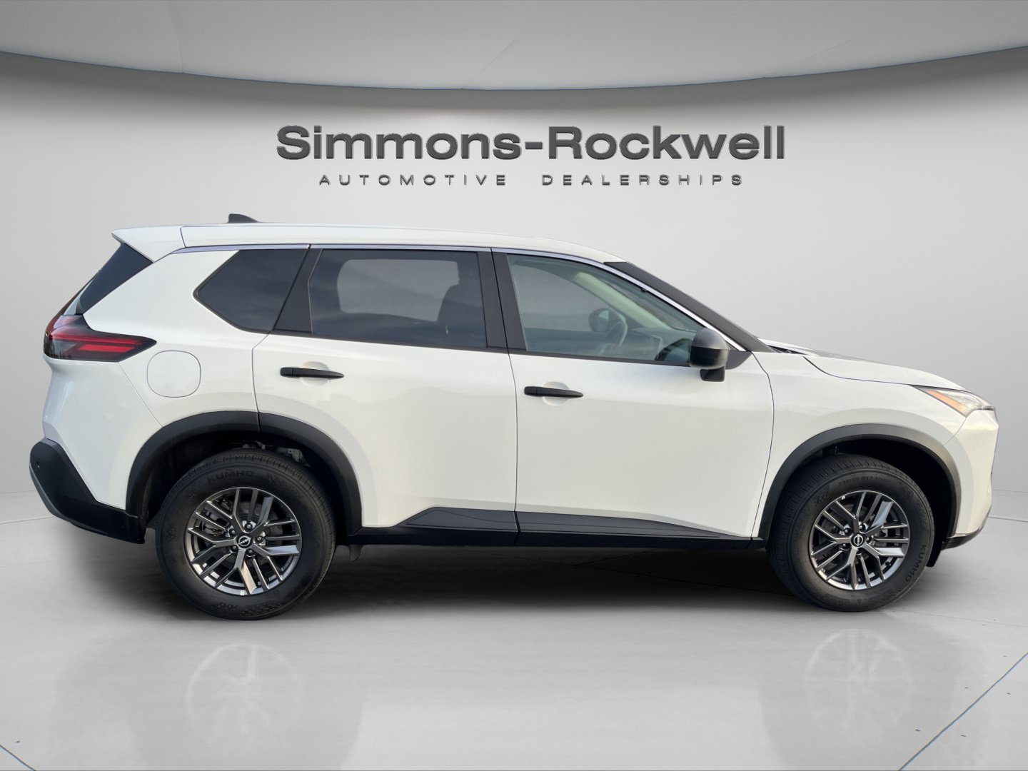 Used 2023 Nissan Rogue S AWD/4WD image 6