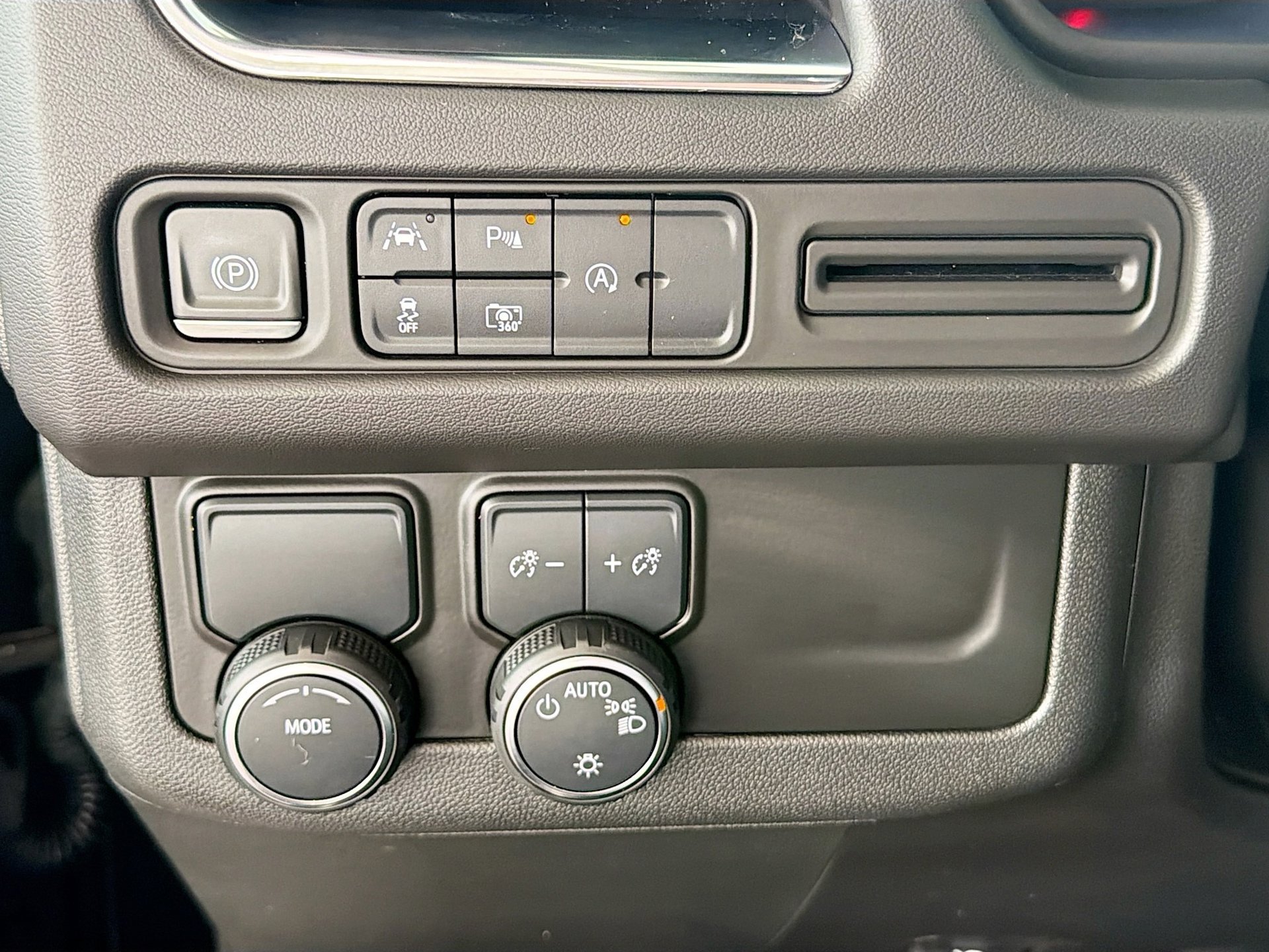 Used 2023 Chevrolet Suburban RST w/ Luxury Package RWD image 33