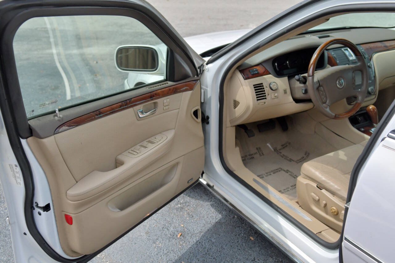 Used 2006 Cadillac DTS Performance FWD image 11