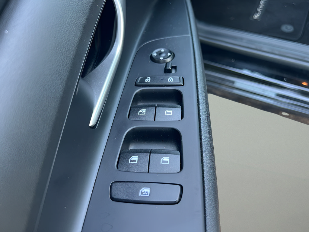 Used 2023 Hyundai Elantra SEL w/ Convenience Package FWD image 17