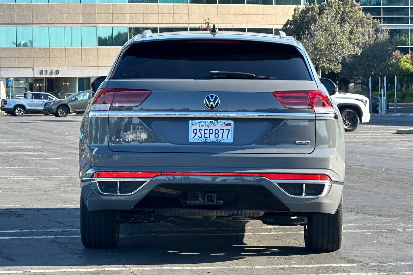 Used 2021 Volkswagen Atlas Cross Sport SEL Premium R-Line w/ Luggage Net & Mats Package AWD/4WD image 5