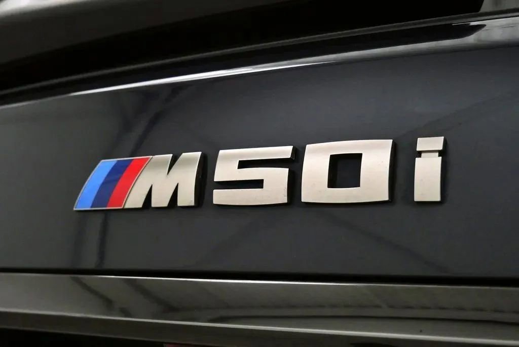 Used 2022 BMW X7 M50i image 11