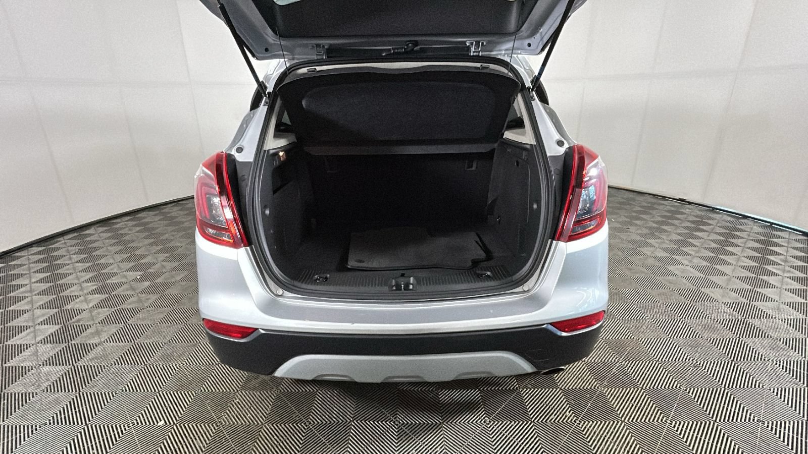 Used 2019 Buick Encore Preferred AWD/4WD image 32