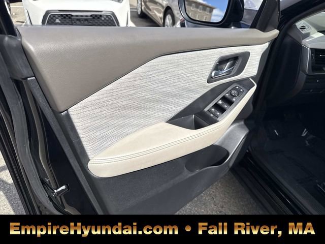 Used 2023 Nissan Rogue SV image 16