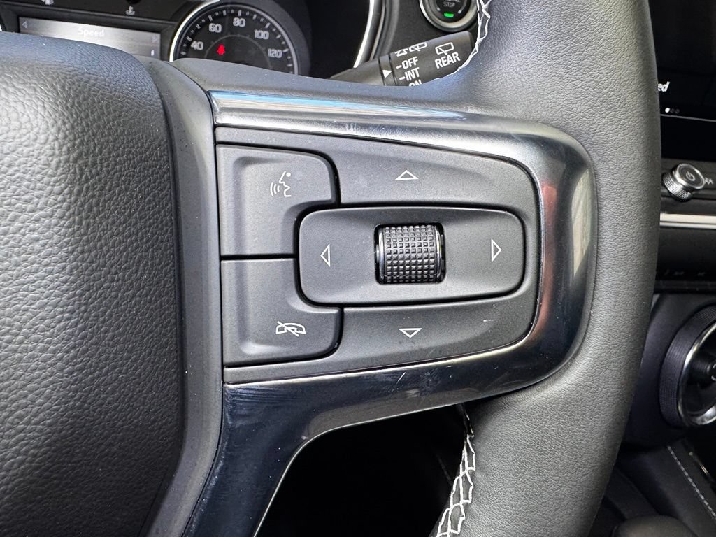 Used 2025 Chevrolet Blazer LT w/ Sound & Technology Package FWD image 24