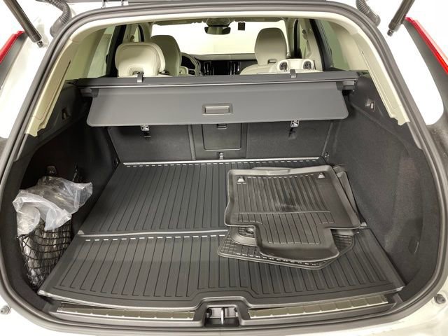 Certified 2024 Volvo XC60 T8 Plus w/ Protection Package image 40