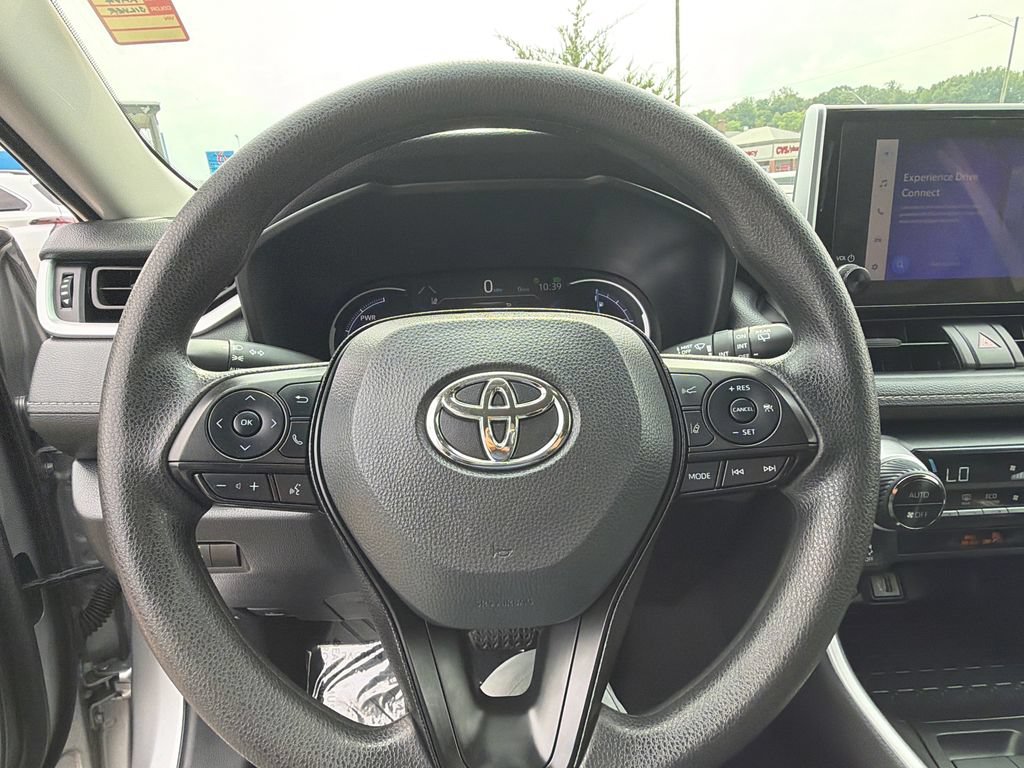 Used 2025 Toyota RAV4 XLE AWD/4WD image 24