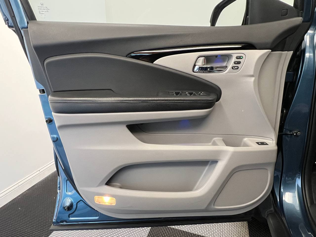 Used 2016 Honda Pilot Elite image 7