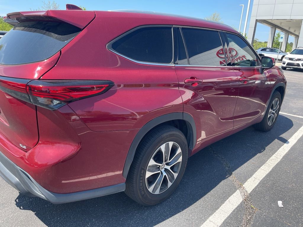 Used 2022 Toyota Highlander XLE FWD image 7