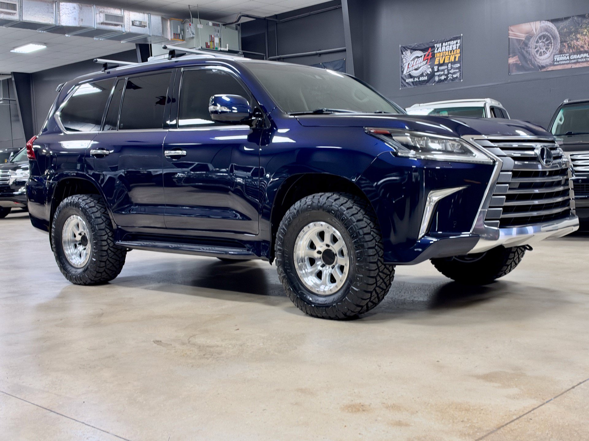 Used 2017 Lexus LX 570 4WD w/ Luxury Package image 5