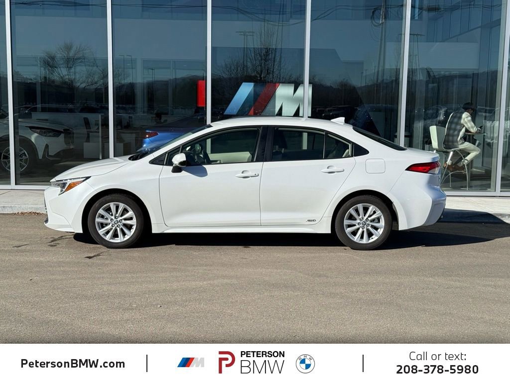 Used 2025 Toyota Corolla LE w/ LE Premium Package image 2