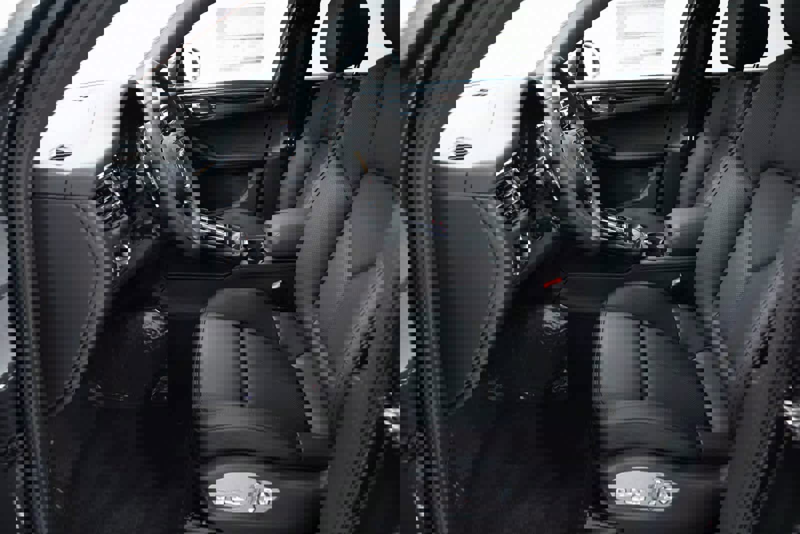 Certified 2025 Porsche Macan image 17