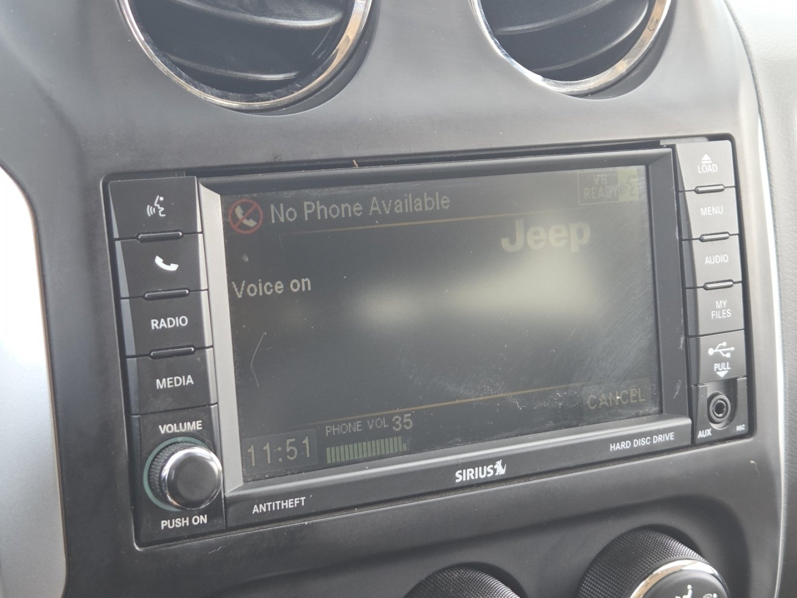 Used 2015 Jeep Compass Latitude FWD image 3