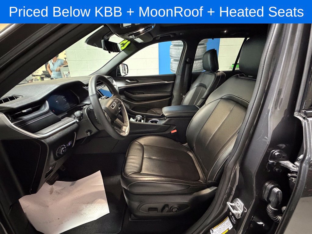 Used 2025 Jeep Grand Cherokee Limited w/ Luxury Tech Group II AWD/4WD image 11