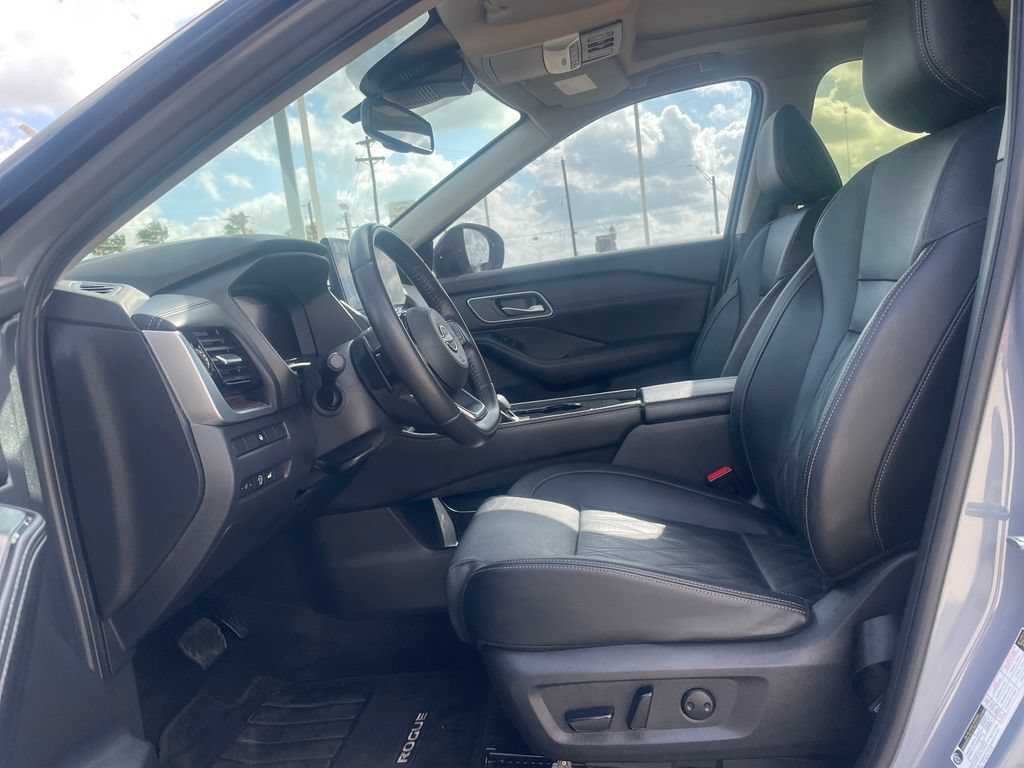 Certified 2024 Nissan Rogue Platinum FWD image 9
