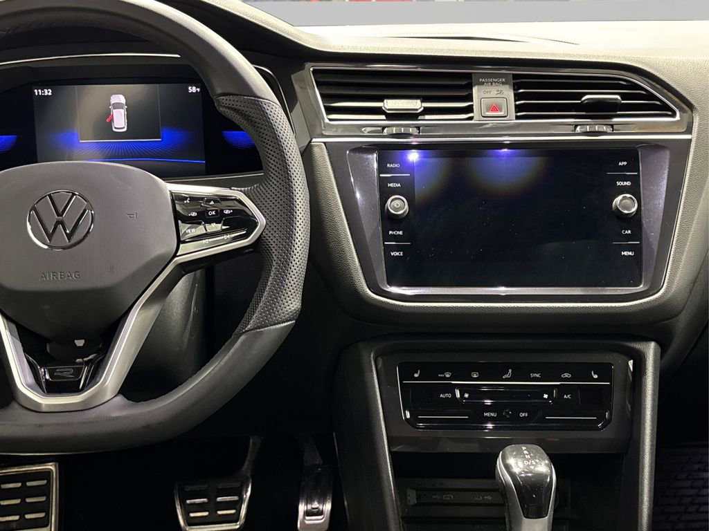 Used 2022 Volkswagen Tiguan SE R-Line image 20