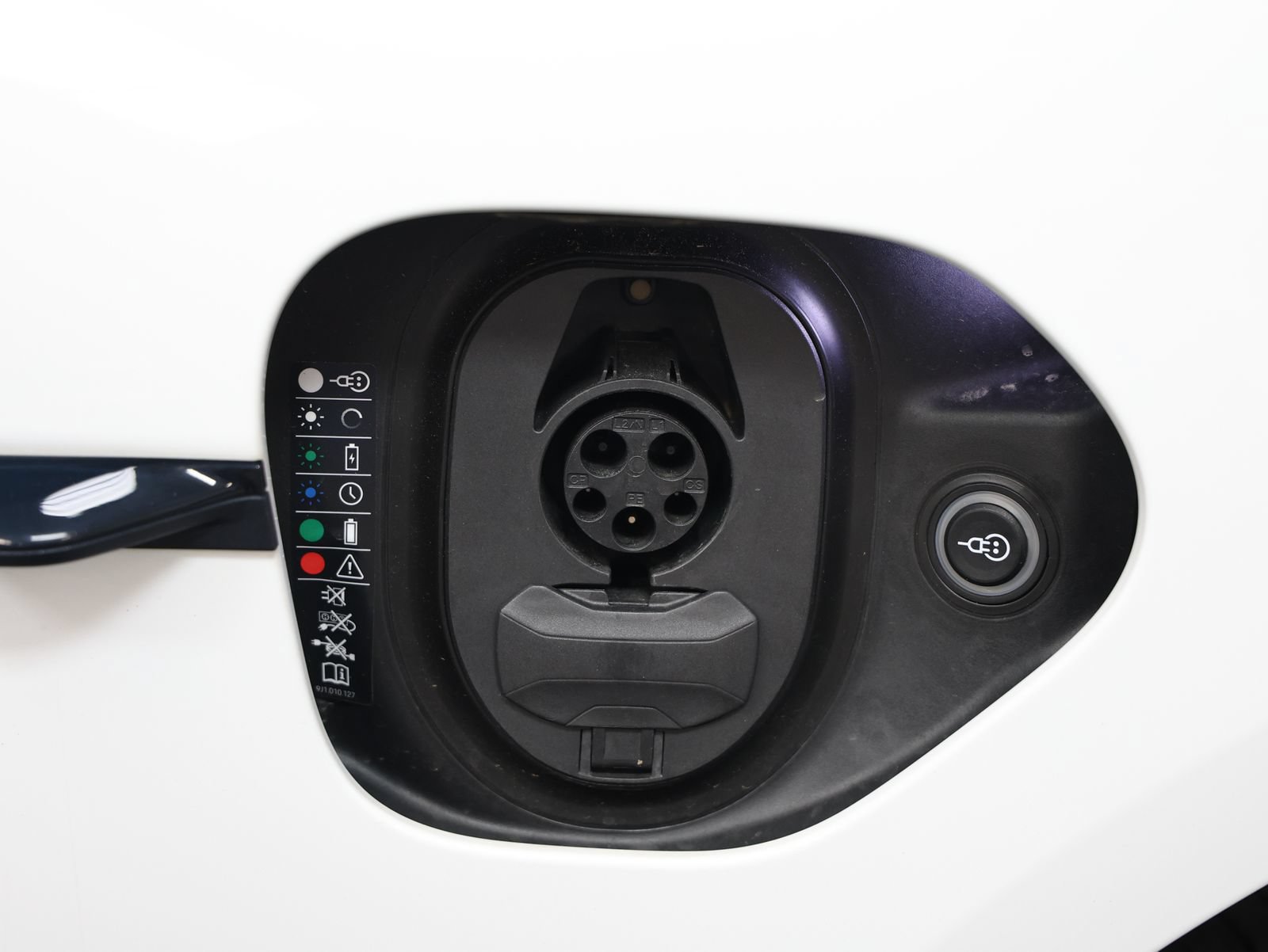 Certified 2023 Porsche Taycan RWD image 17