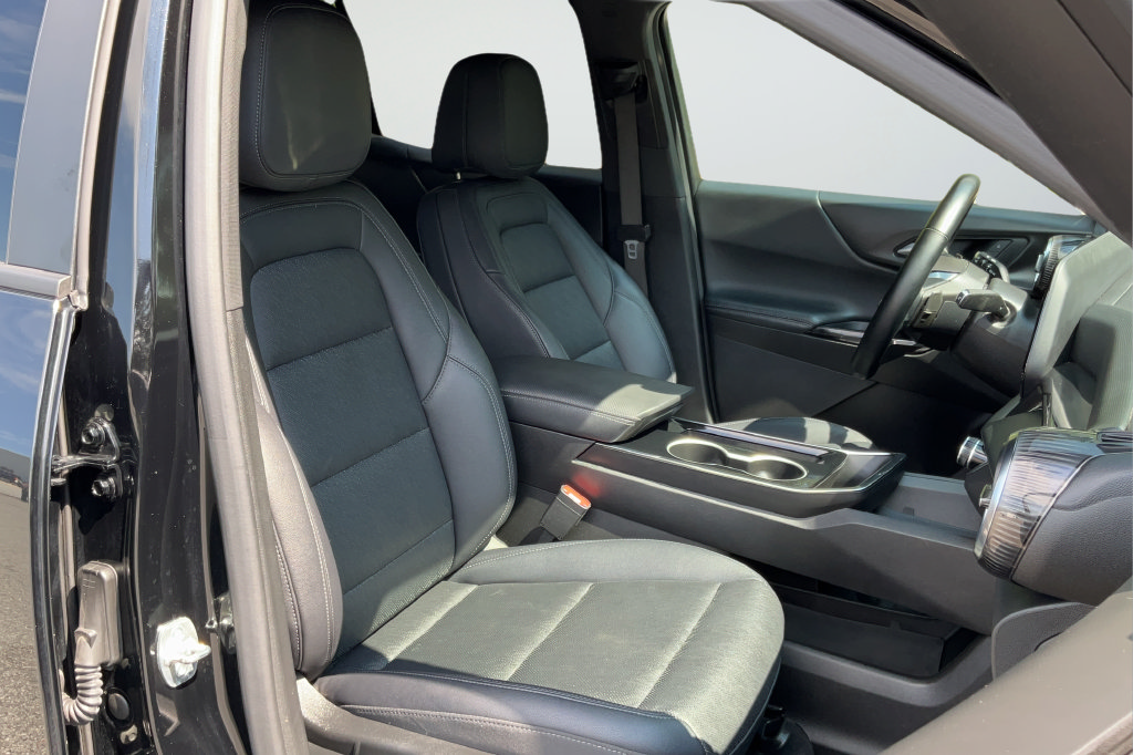 Used 2025 Chevrolet Equinox LT w/ Convenience Package II FWD image 19