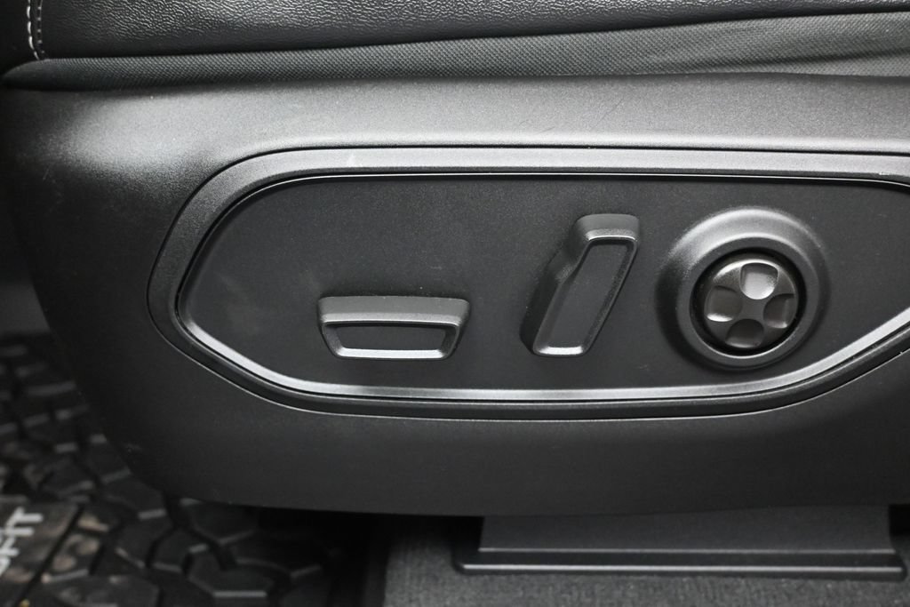 Used 2023 Jeep Grand Cherokee Limited AWD/4WD image 21