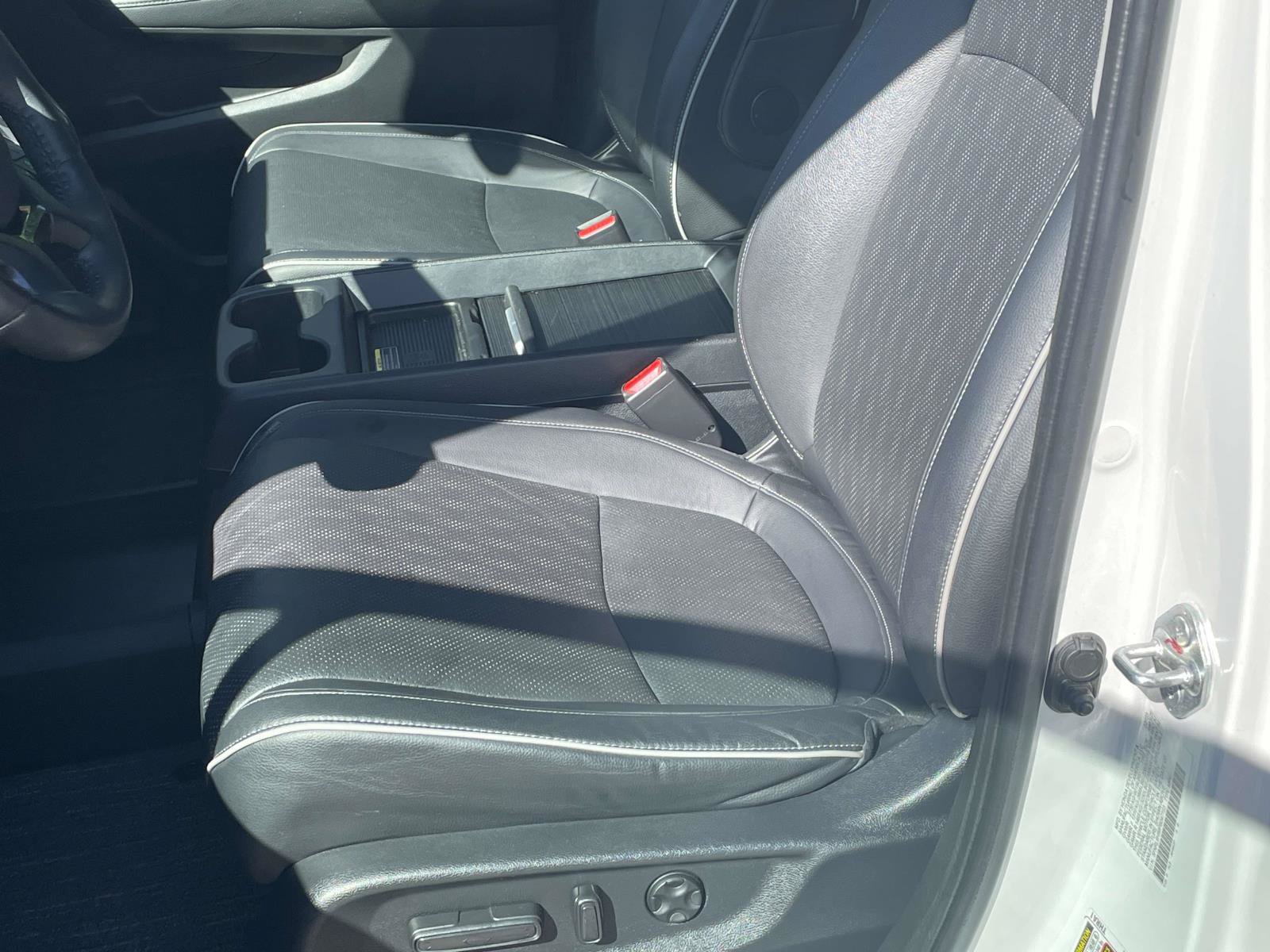 Used 2023 Honda Odyssey Elite image 14
