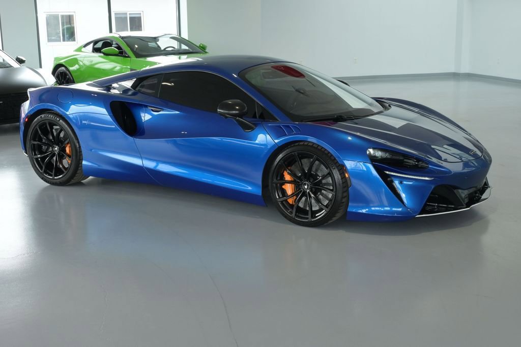 Used 2023 McLaren Artura RWD image 35