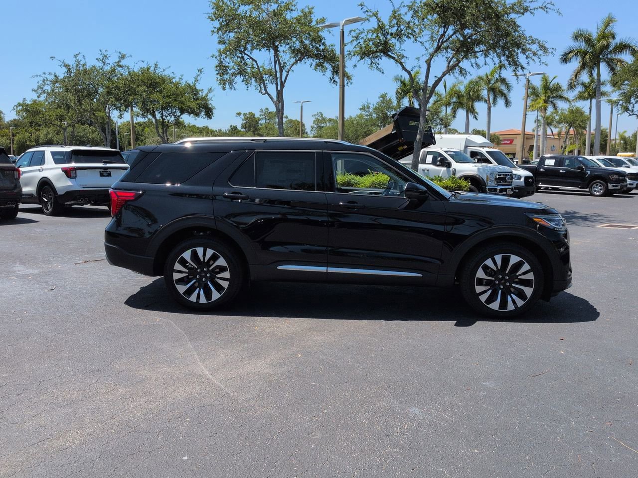 New 2026 Ford Explorer Platinum AWD/4WD image 2