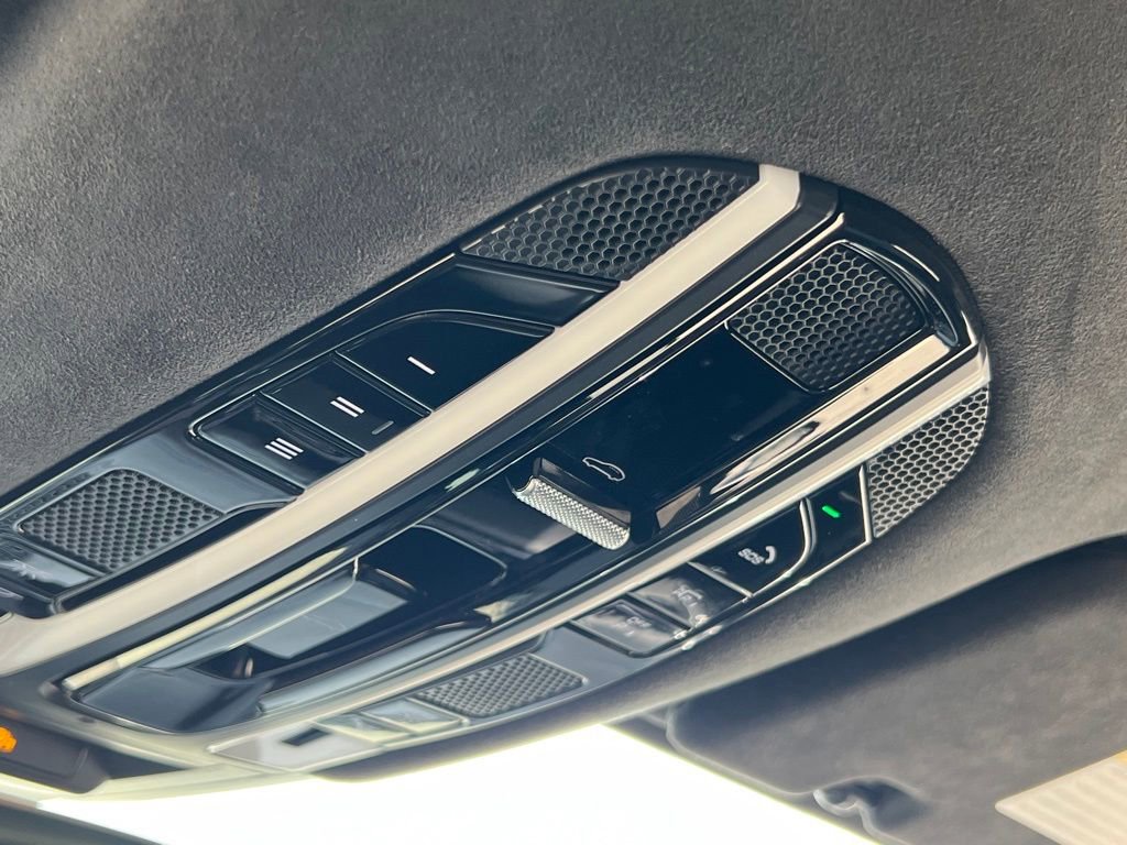 Used 2021 Porsche Cayenne Turbo image 34