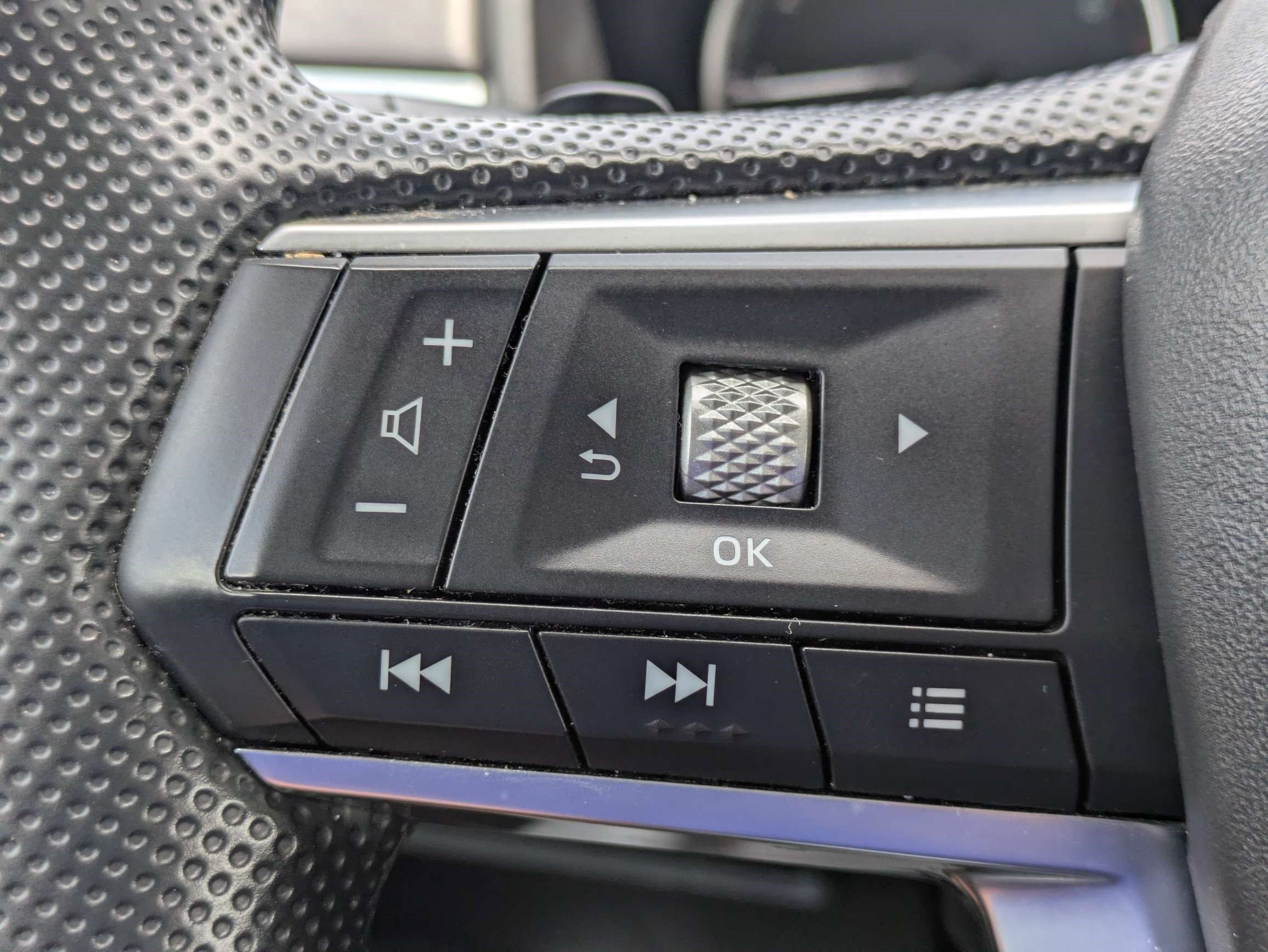 Used 2024 Mitsubishi Outlander ES AWD/4WD image 23