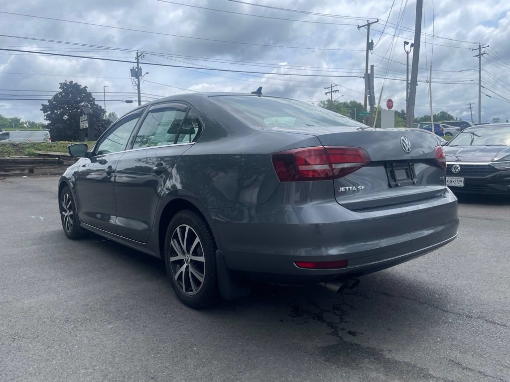 Used 2017 Volkswagen Jetta SE FWD image 3