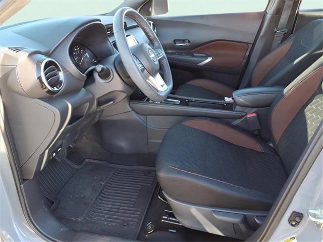 Used 2023 Nissan Kicks SR image 12