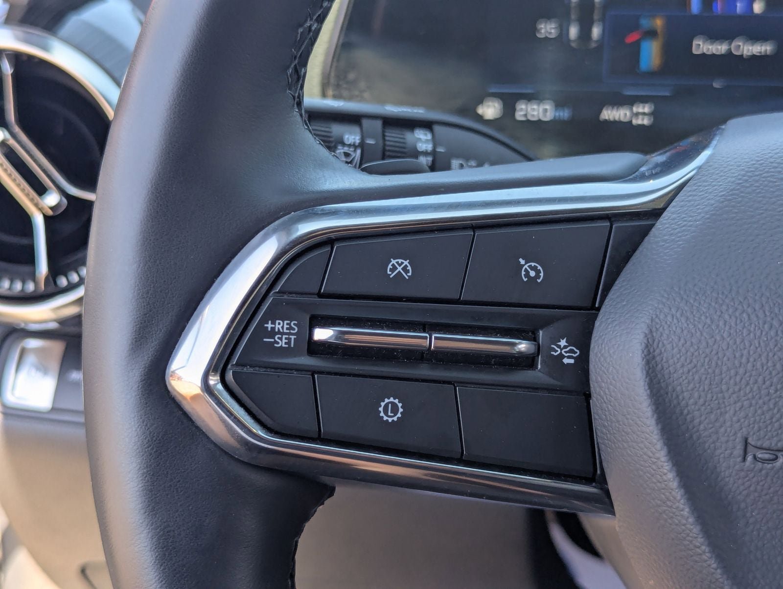Used 2025 Chevrolet Equinox LT AWD/4WD image 28