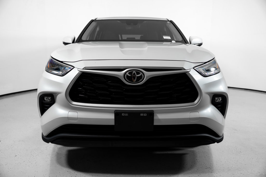 Used 2023 Toyota Highlander LE FWD image 17