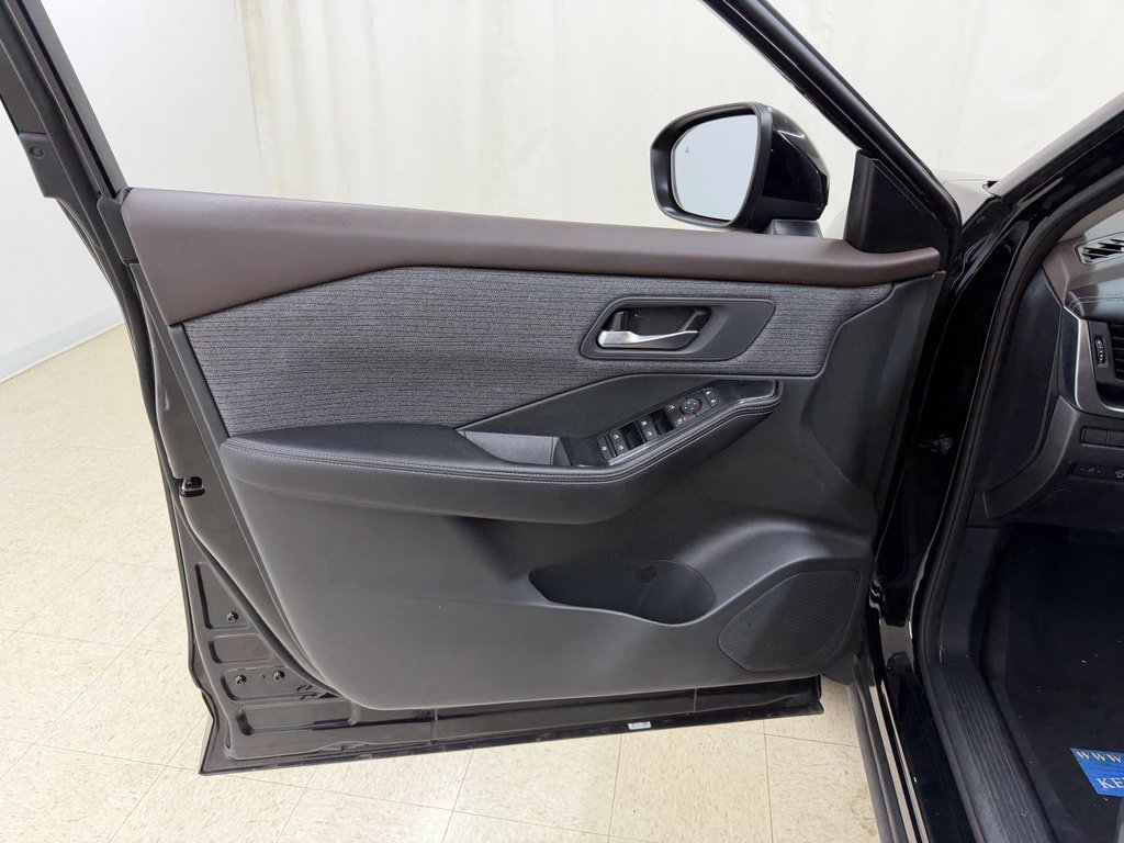 Used 2023 Nissan Rogue SV AWD/4WD image 17