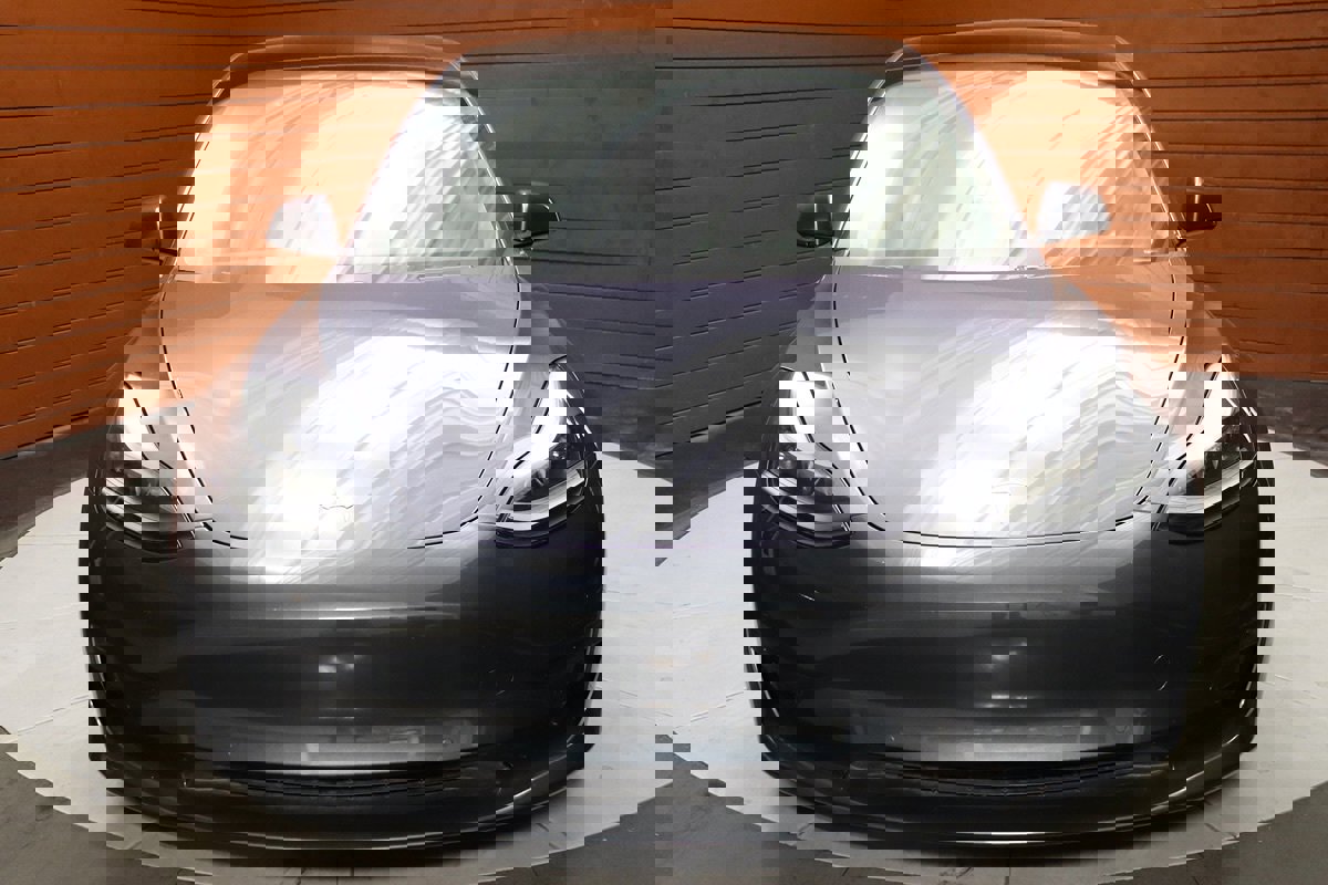 Used 2023 Tesla Model 3 Standard Range image 10