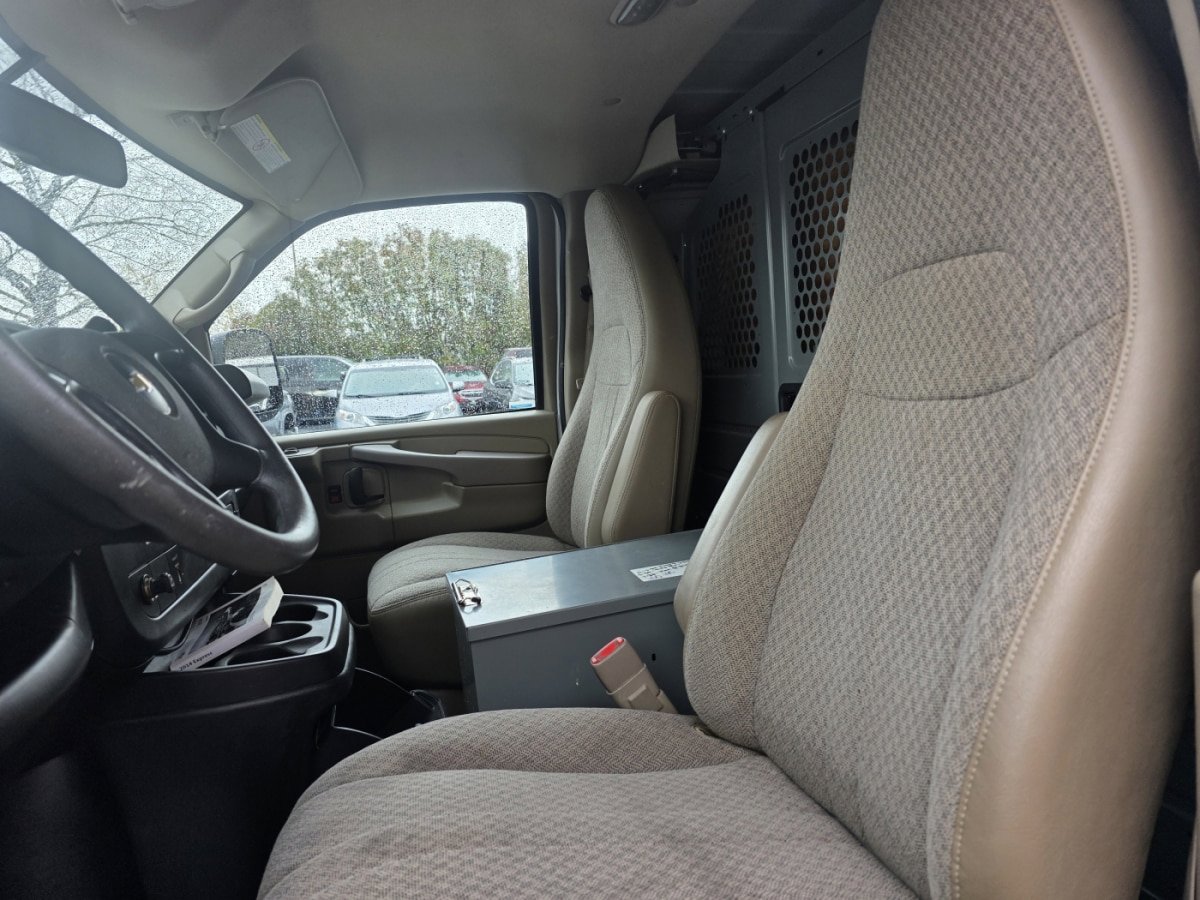 Used 2014 Chevrolet Express 2500 Extended RWD image 11