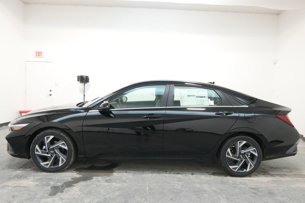 New 2026 Hyundai Elantra Limited image 4