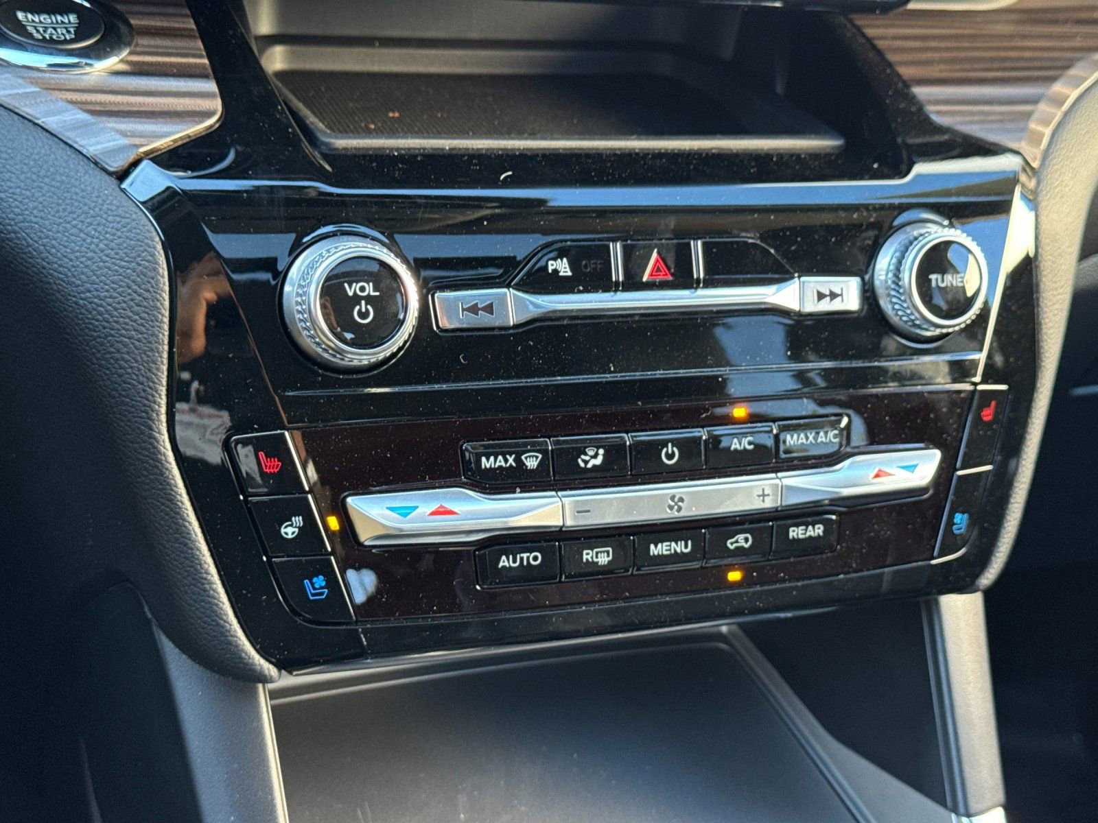 Used 2024 Ford Explorer Limited w/ Equipment Group 301A image 24