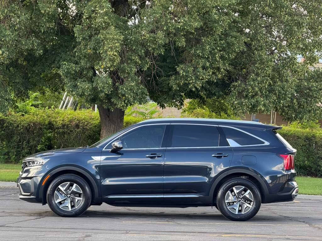 Used 2021 Kia Sorento S FWD image 2