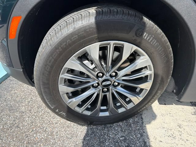 Used 2025 Cadillac XT4 Premium Luxury FWD image 4