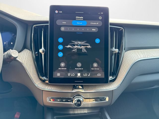 New 2027 Volvo XC60 B5 Core AWD/4WD image 17