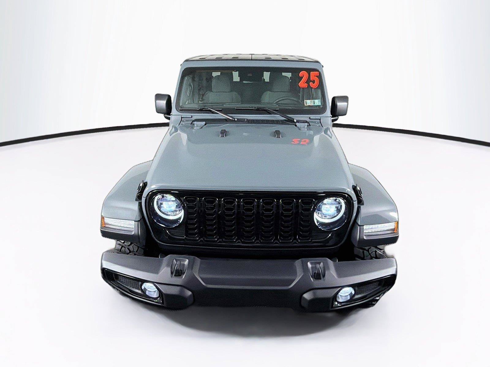 Used 2025 Jeep Gladiator Sport AWD/4WD image 13