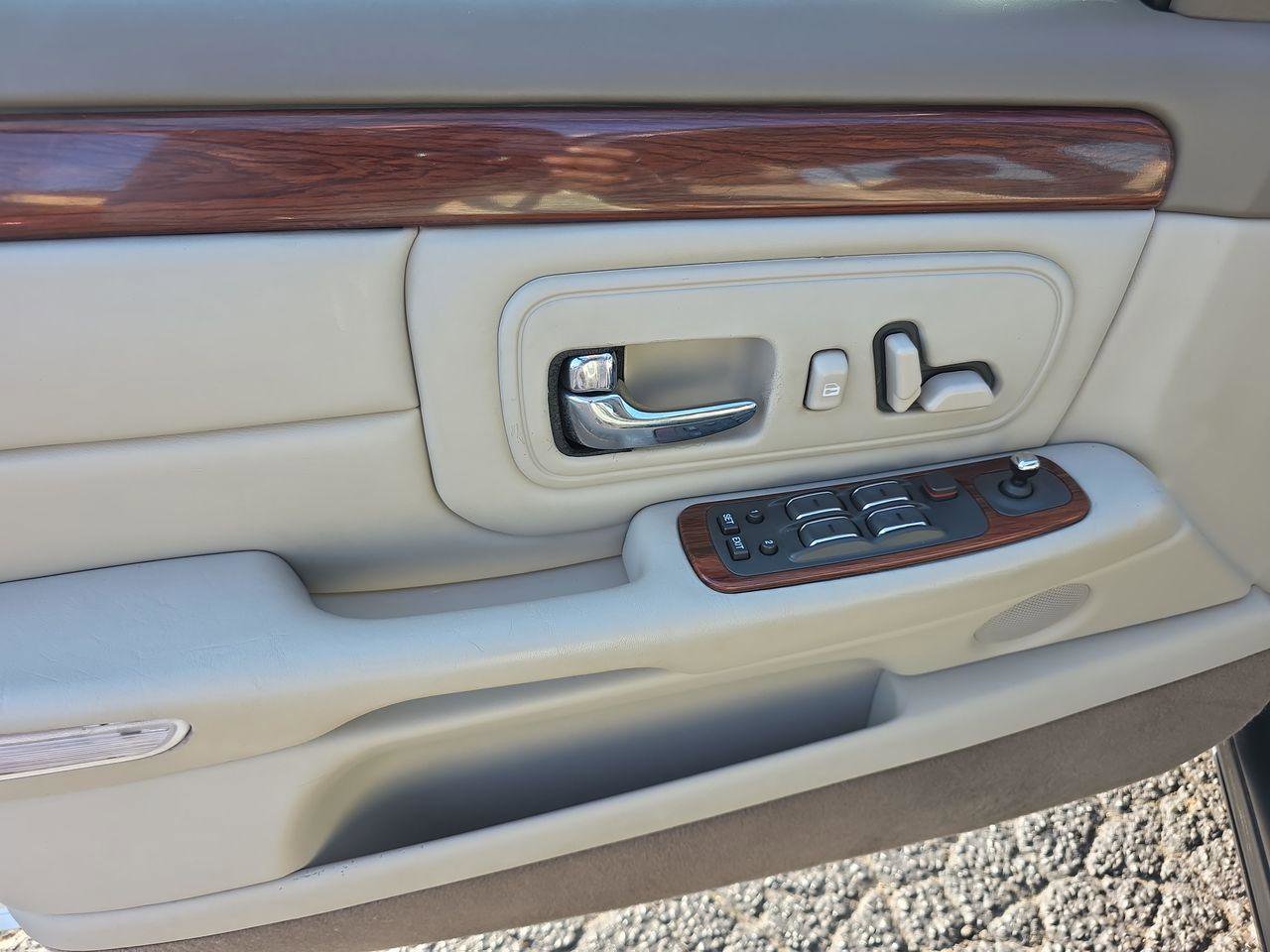 Used 1998 Cadillac De Ville image 5