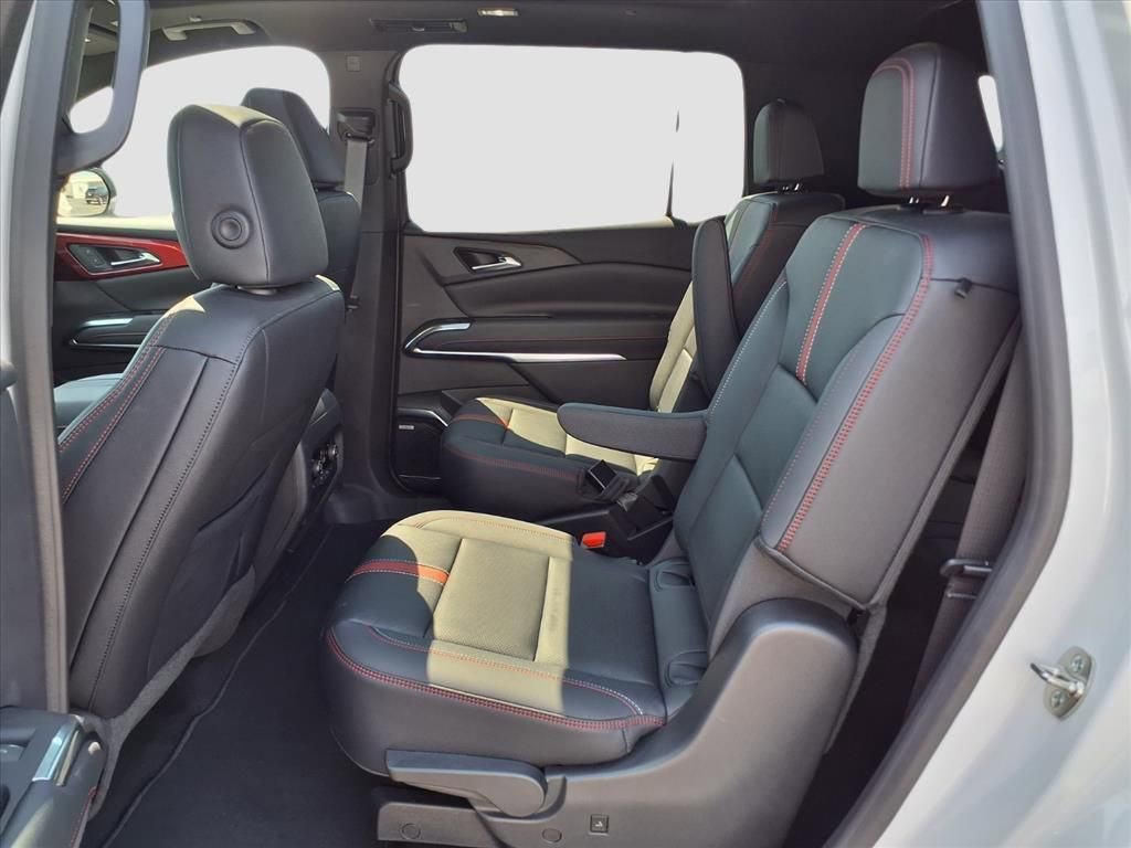 Used 2024 Chevrolet Traverse RS image 11