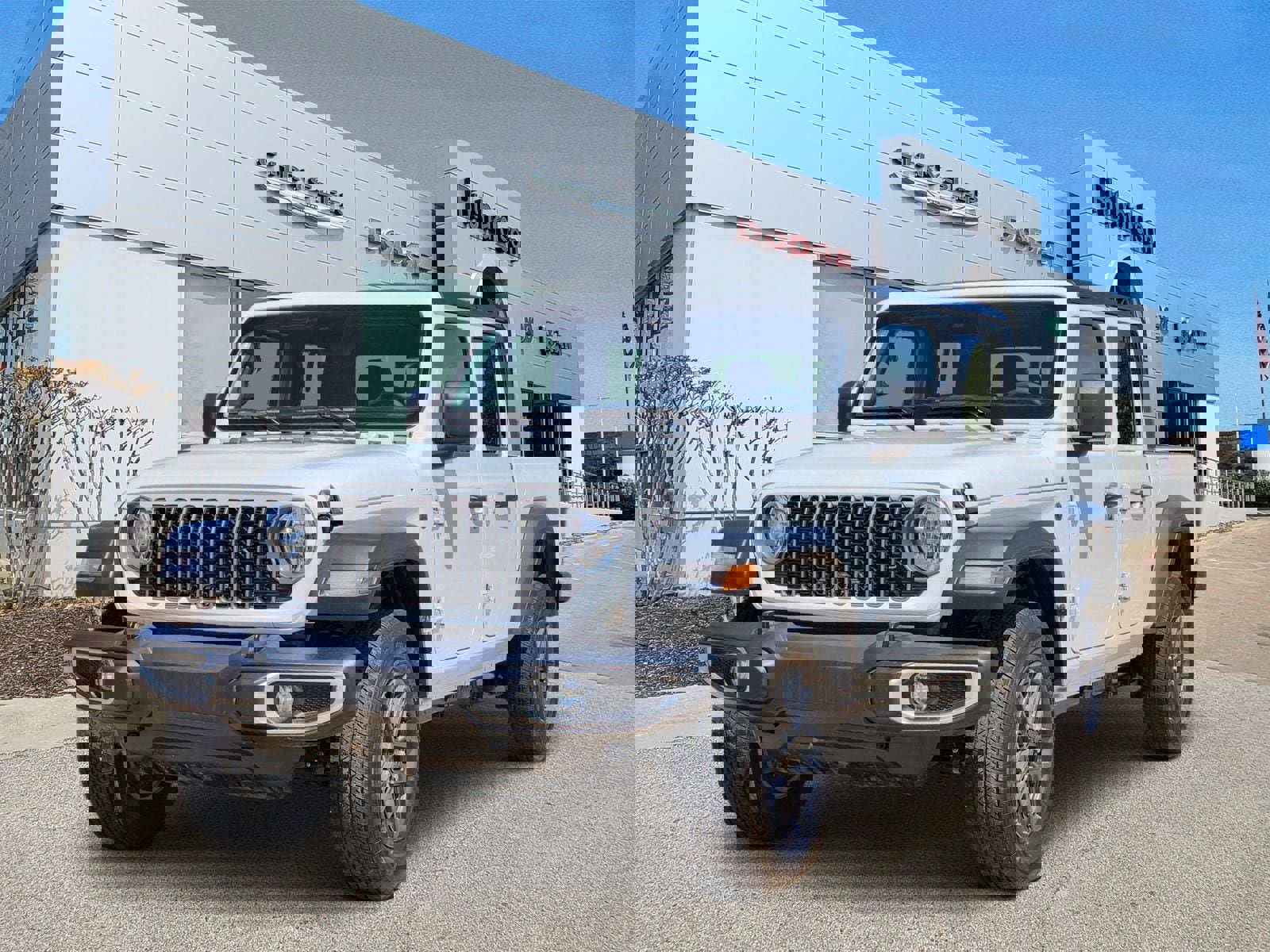 Used 2025 Jeep Gladiator Sport AWD/4WD image 2