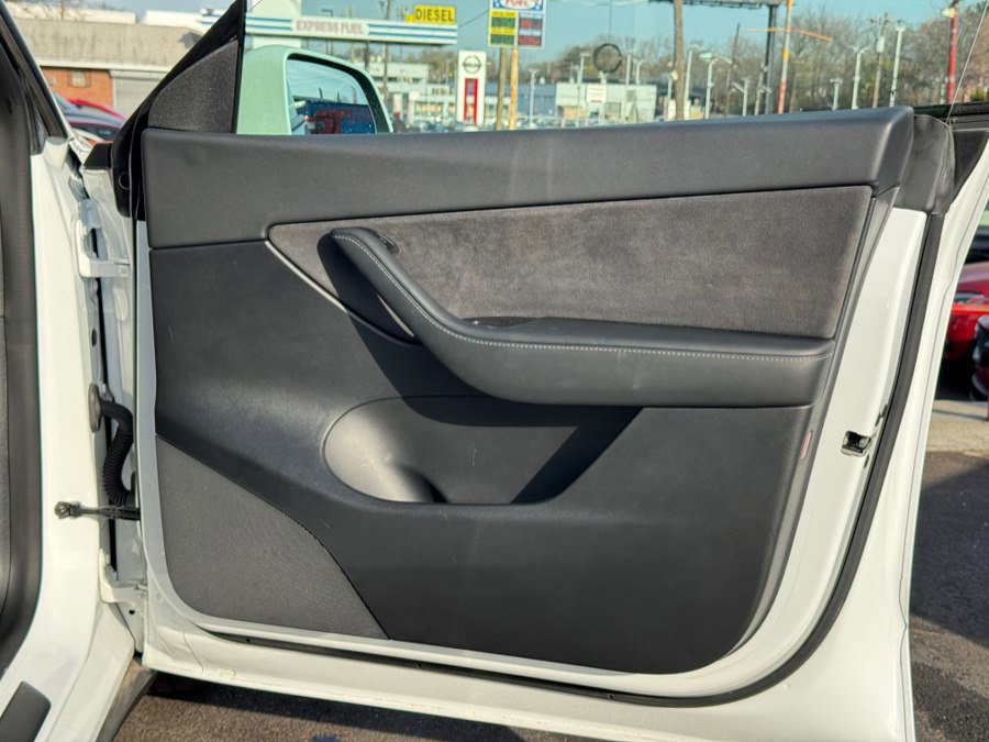 Used 2022 Tesla Model Y Performance image 38